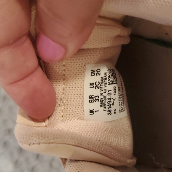 𝅺Girl's Gently Used Light Pink Pumas Size 2C (#3) - Picture 6 of 6